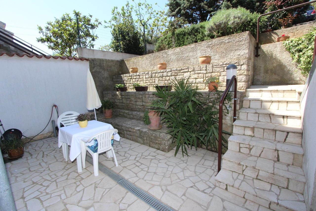 Apartment Irena Pula Bagian luar foto