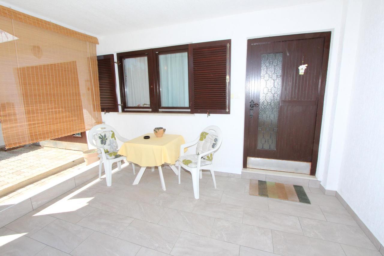 Apartment Irena Pula Bagian luar foto
