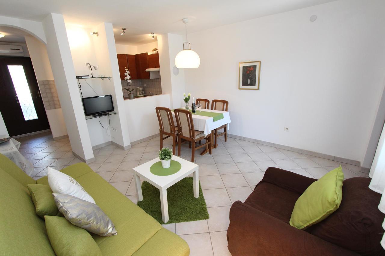 Apartment Irena Pula Bagian luar foto