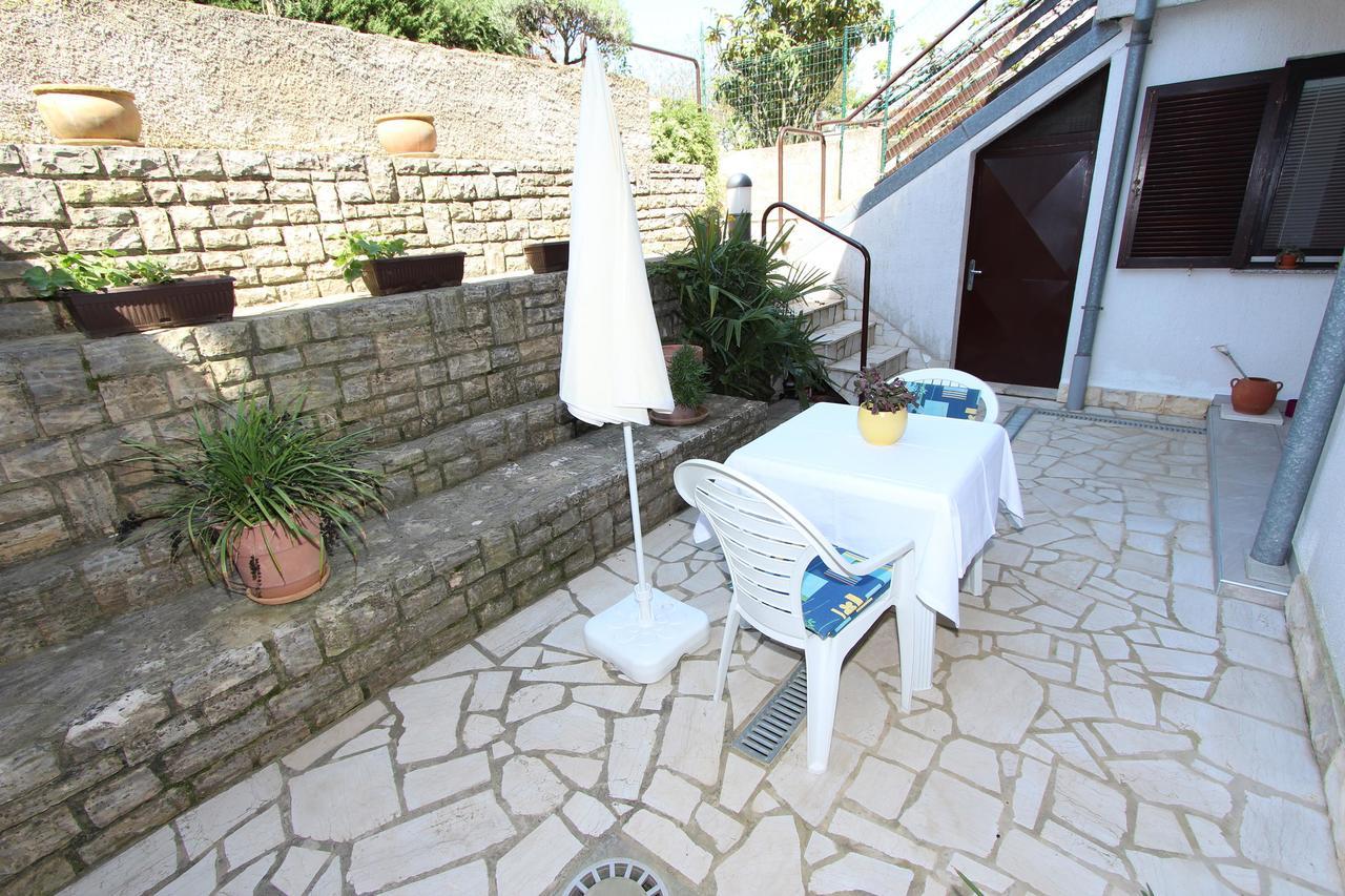 Apartment Irena Pula Bagian luar foto