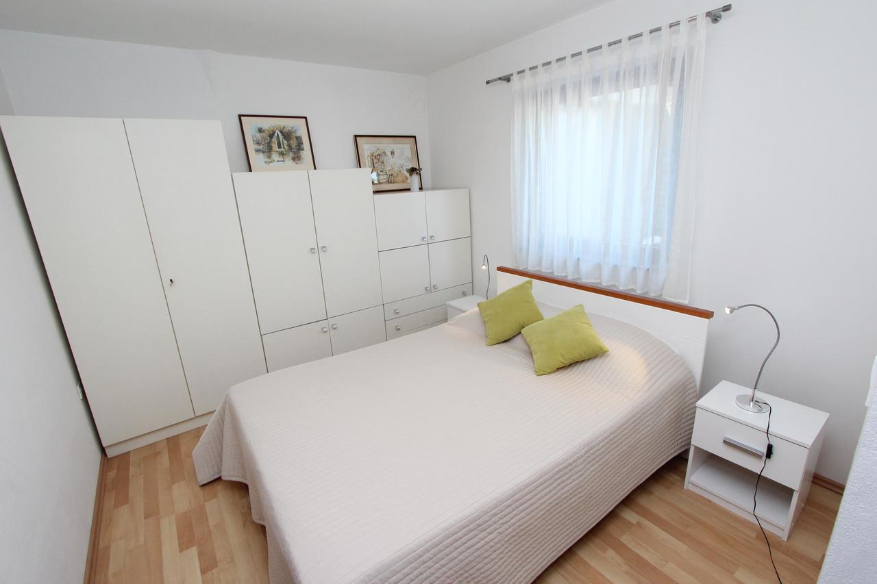 Apartment Irena Pula Bagian luar foto